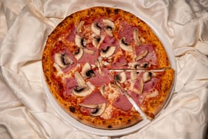 Pizza Prosciutto-Funghi