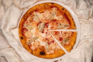 Pizza cu creveți și anghinare